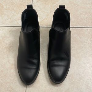 Size 8 (8.5) Universal Thread Target Black Boot